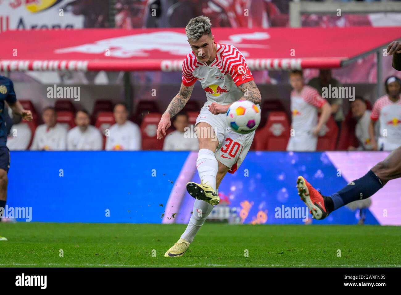 Lipsia, Germania. 30 marzo 2024. Benjamin Sesko (RasenBallsport Leipzig, #30), RB Leipzig vs Mainz 05, 1st Bundesliga, Soccer, DFB, Bundesliga, stagione 2023/2024, red bull arena di lipsia, 30.03. 2024, credito: HMB Media/Uwe Koch/Alamy Live News , Foto Stock