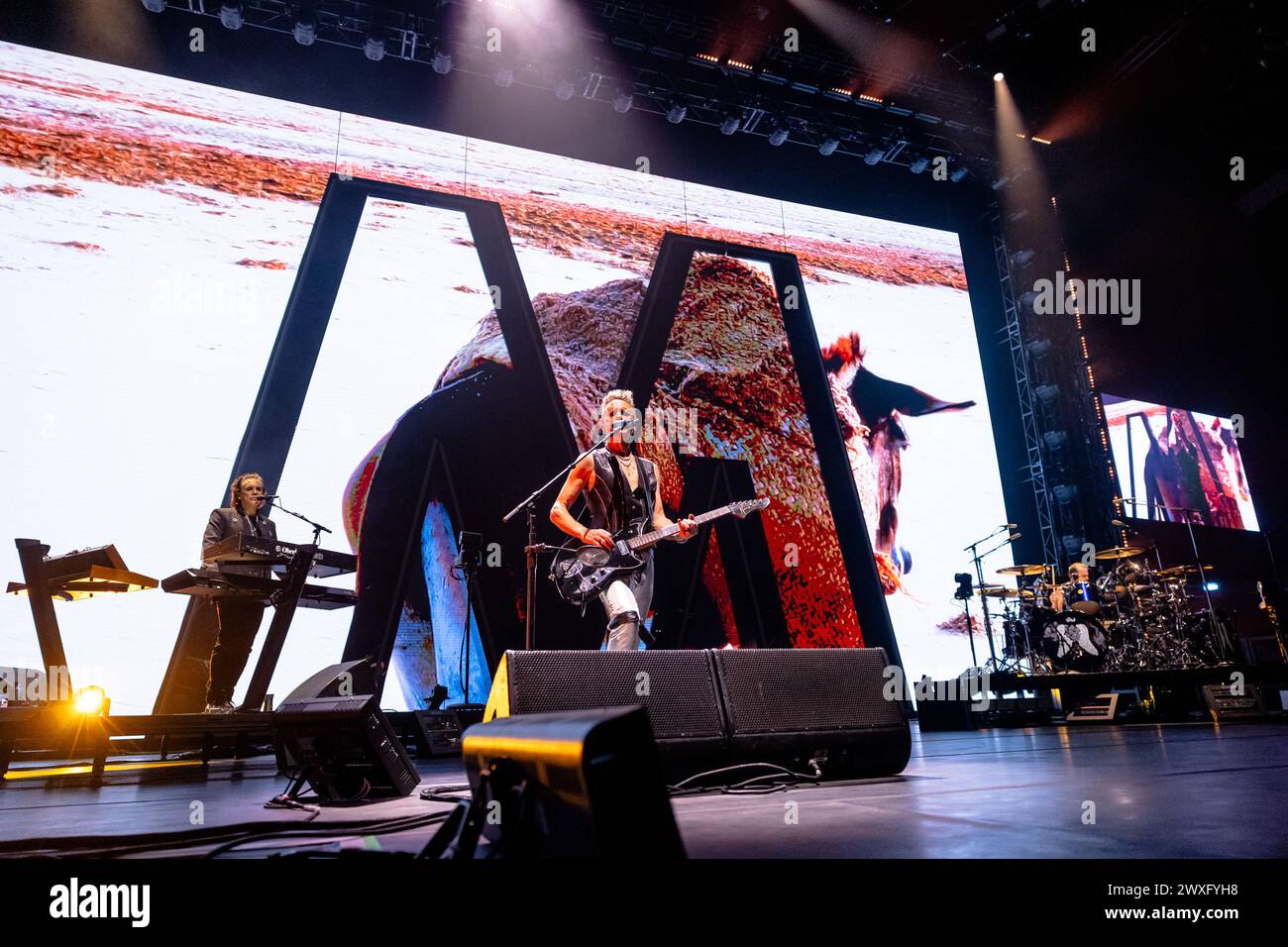 Milano, Italia. 30 marzo 2024. Martin Gore dei Depeche Mode si esibisce dal vivo al Mediolanum Forum di Milano. (Foto di Mairo Cinquetti/SOPA Images/Sipa USA) credito: SIPA USA/Alamy Live News Foto Stock