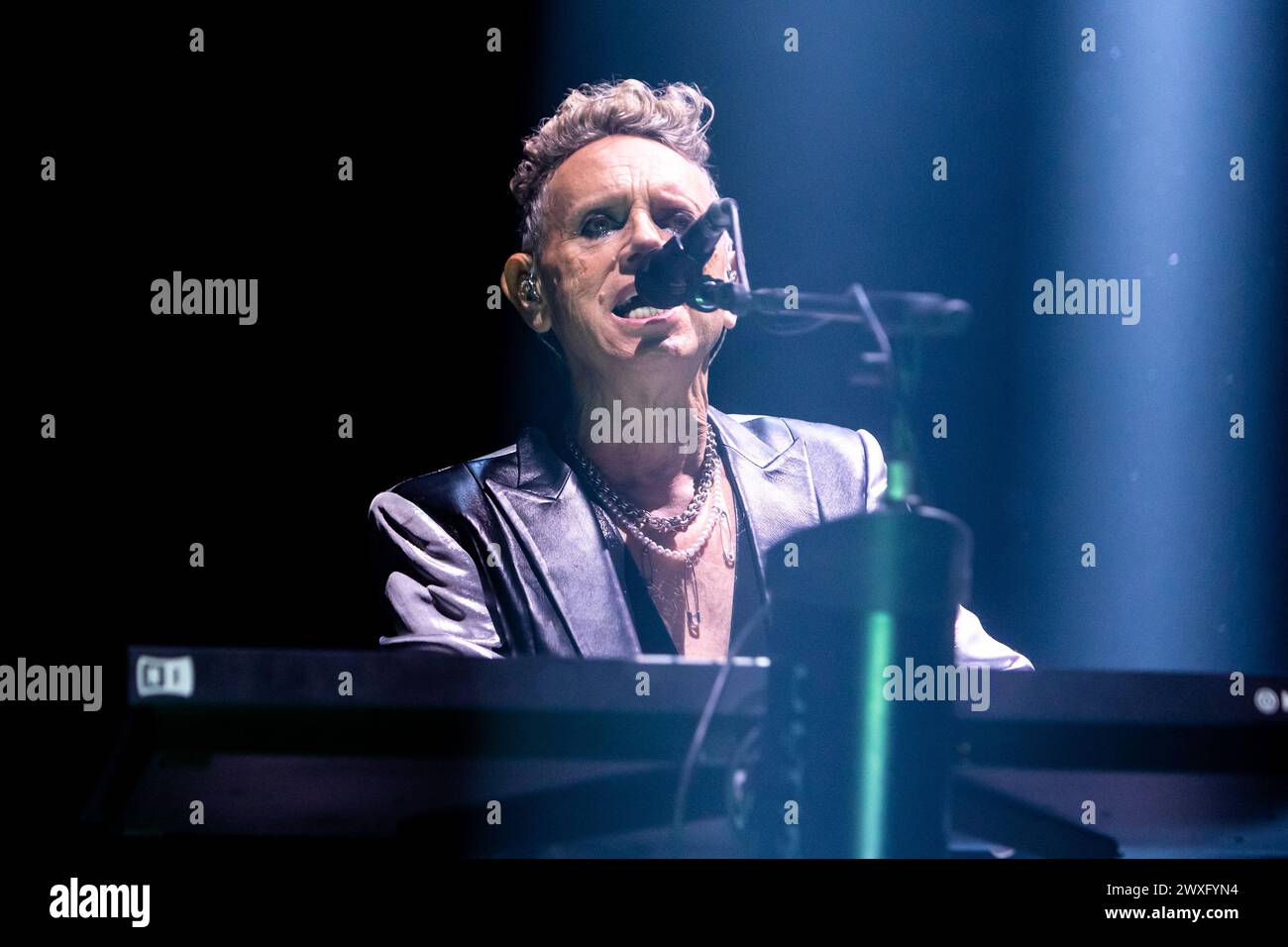 Milano, Italia. 30 marzo 2024. Martin Gore dei Depeche Mode si esibisce dal vivo al Mediolanum Forum di Milano. (Foto di Mairo Cinquetti/SOPA Images/Sipa USA) credito: SIPA USA/Alamy Live News Foto Stock