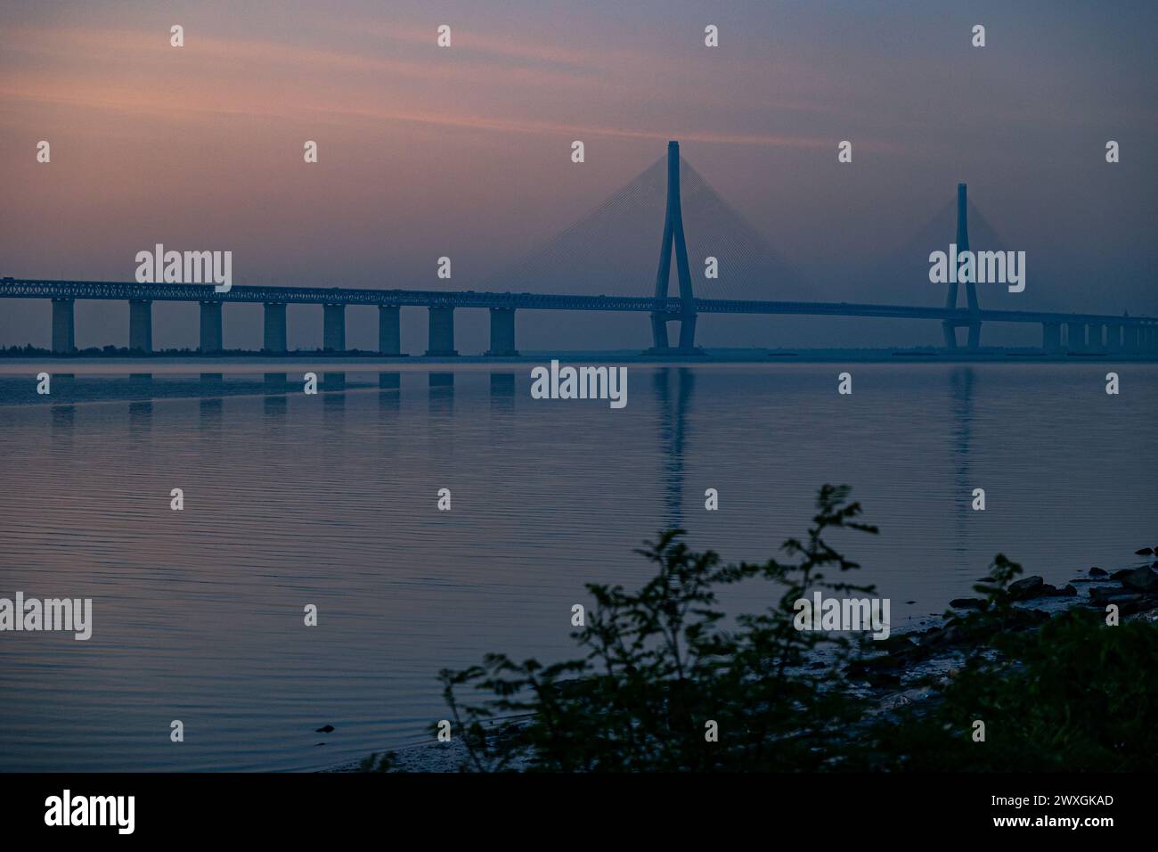 ponte all'alba di nantong jiangsu Foto Stock