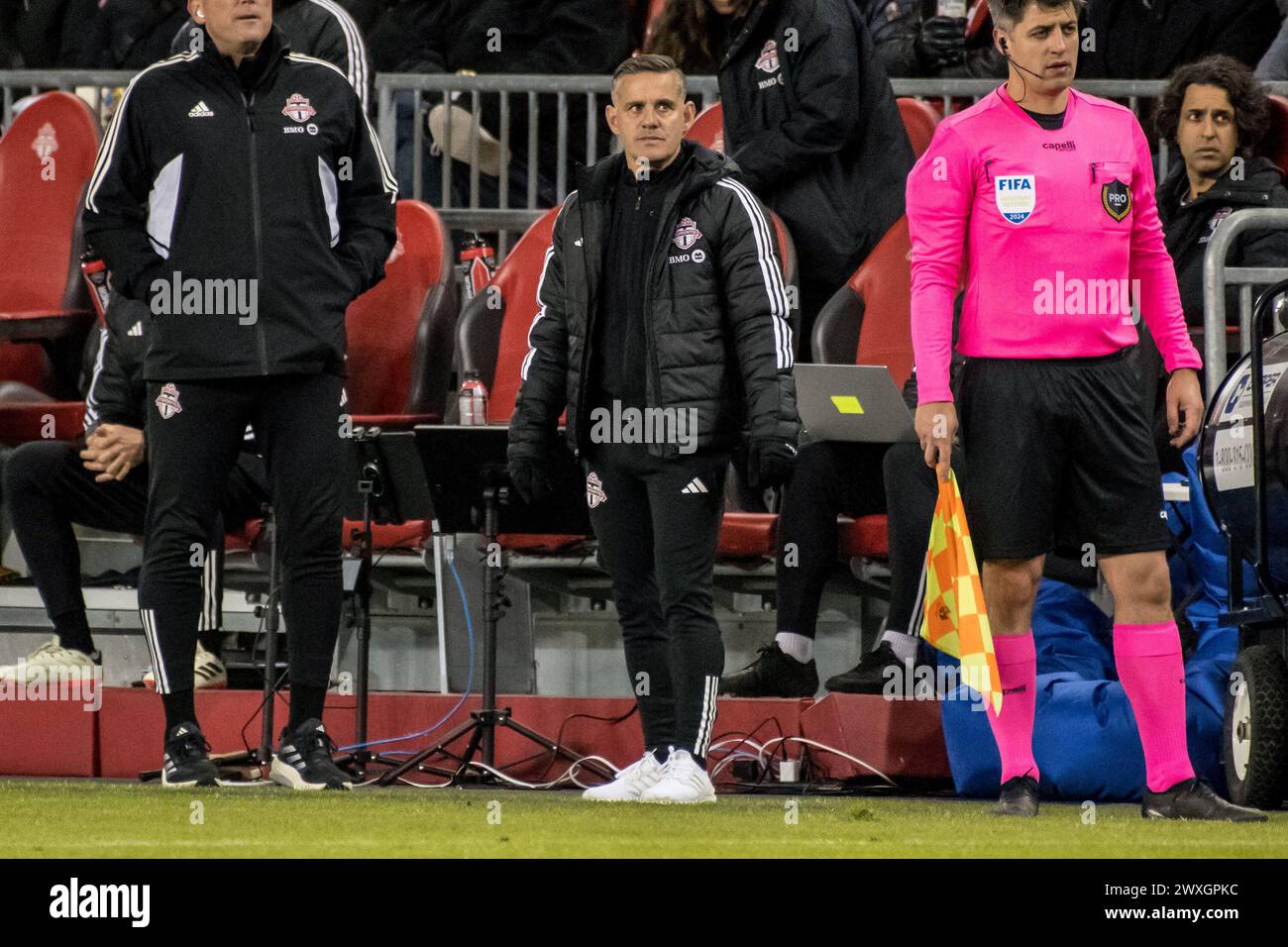 Toronto, Canada. 30 marzo 2024. L'allenatore del Toronto FC John Herdman, guarda l'azione durante la partita della MLS tra il Toronto FC e lo Sporting Kansas City al BMO Field. Punteggio finale: Toronto FC 1 : 3 Sporting Kansas City. (Foto di Angel Marchini/SOPA Images/Sipa USA) credito: SIPA USA/Alamy Live News Foto Stock