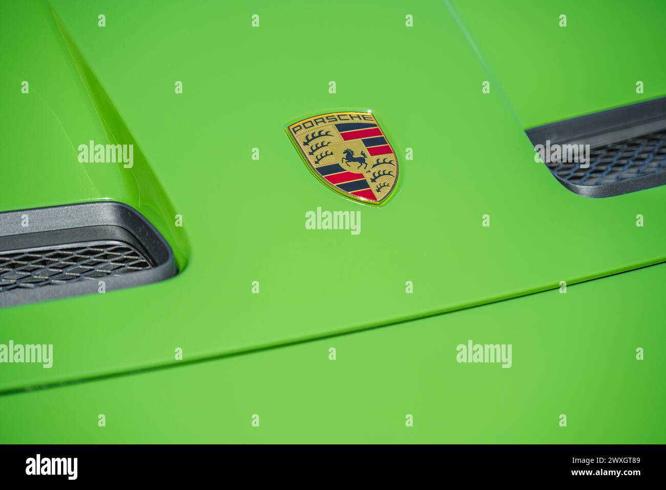 Slovenia, Lubiana - 26 marzo 2024: Porsche GT3 Touring verde Foto Stock