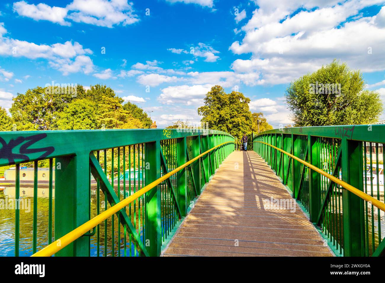 High Bridge sul fiume Lea vicino al lago artificiale West Warwick, Walthamstow Wetlands, Londra, Inghilterra Foto Stock