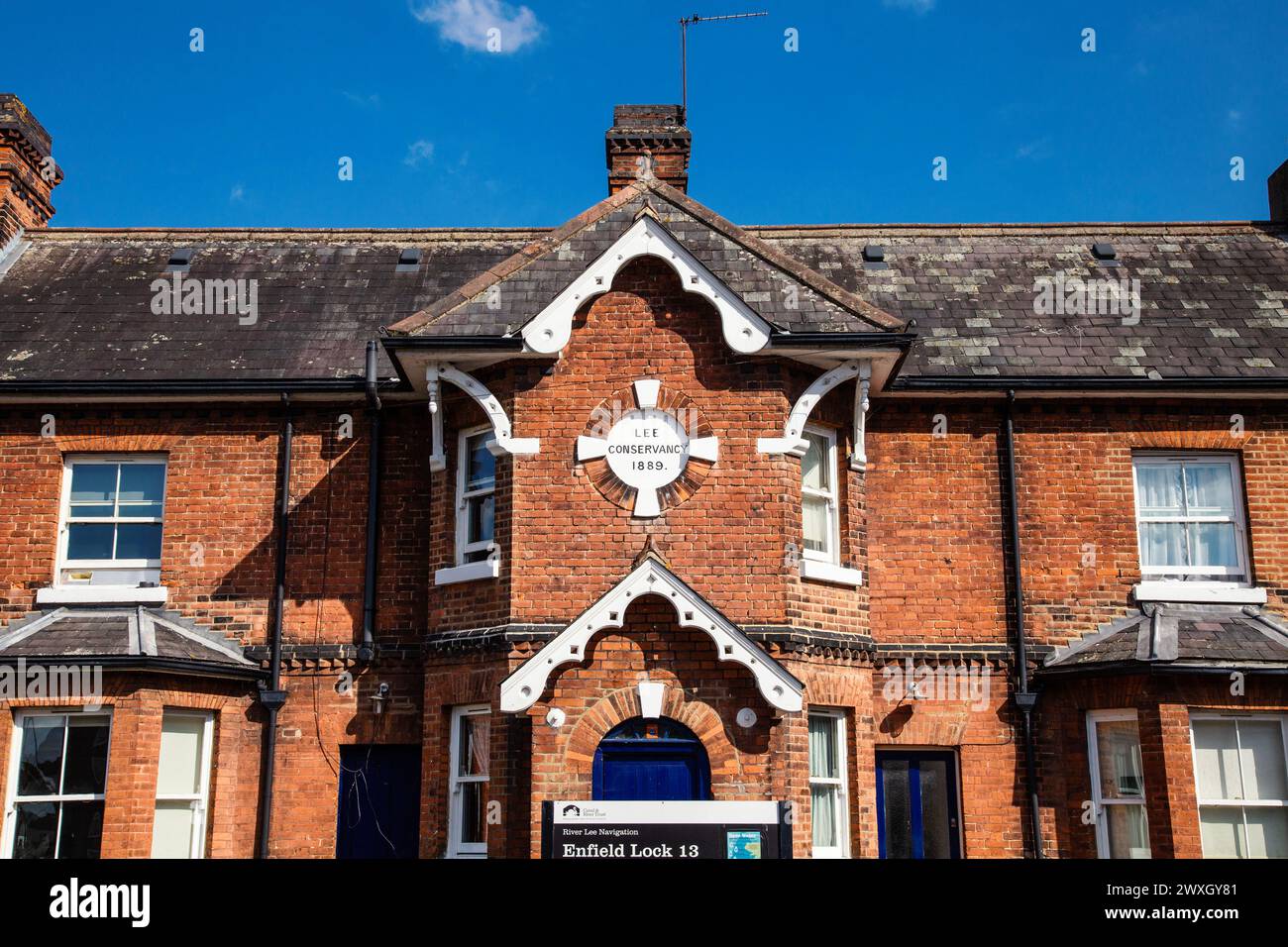 Esterno di Lock House (1889) - un'ex casa di guardiani a Enfield Lock, Enfield, Londra, Inghilterra Foto Stock Esterno di Lock House (1889) - un'ex casa di guardiani a Enfield Lock, Enfield, Londra, Inghilterra Foto Stock