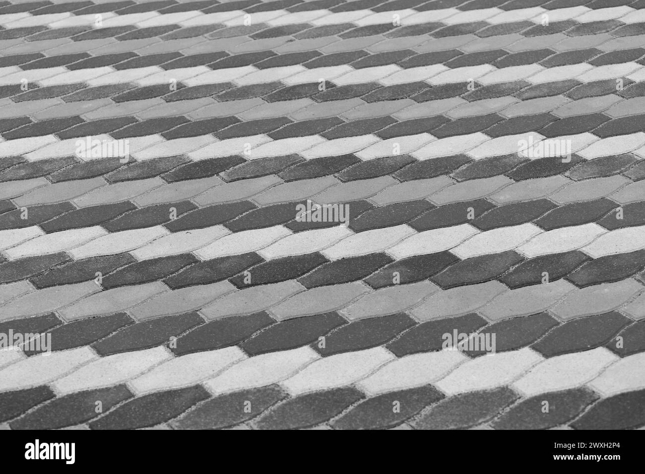 Colore grigio linee motivo bianco chiaro strisce pavimentazione in pietra superficie strada strada città tessitura sfondo mattonelle. Foto Stock