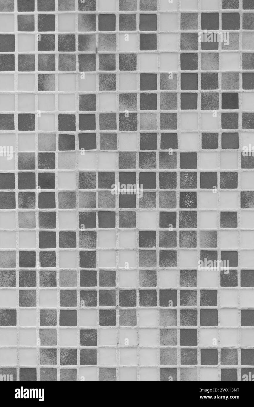 Piastrelle quadrate in ceramica Mosaic sfondo a trama astratta del bagno con motivo nero e grigio. Foto Stock