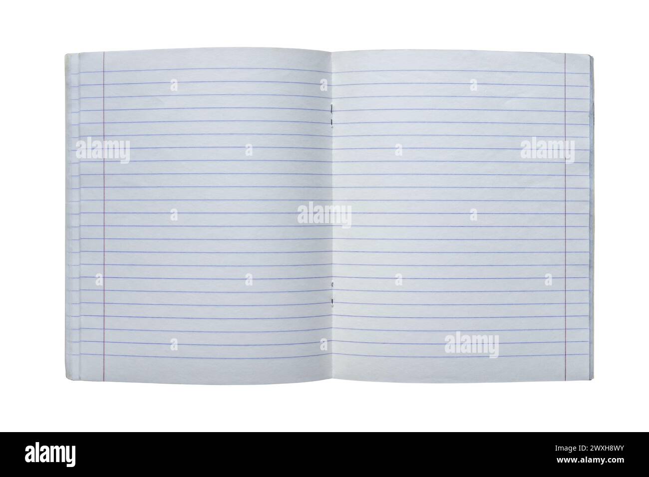 Copybook aperto con pagine vuote, perfetto per contenuti personalizzati. Diffusione di un notebook con fodera vuota con margini rossi isolati su bianco. Foto Stock