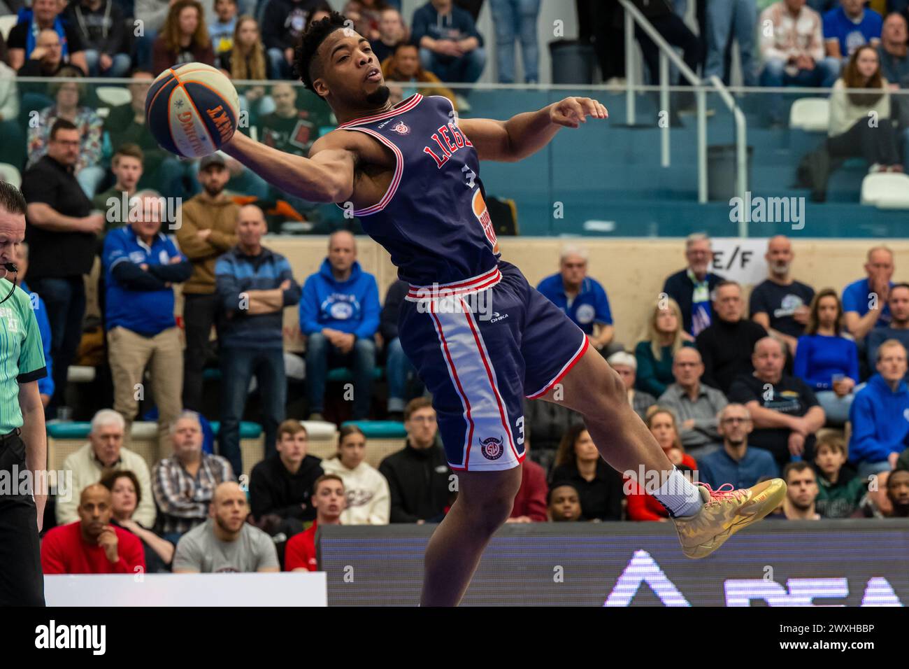 LEIDEN, PAESI BASSI - MARZO 30: E.J. Anosike del RSW Liege Basket durante il BNXT League Elite Gold match tra Zorg en Zekerheid Leiden e RSW Lieg Foto Stock