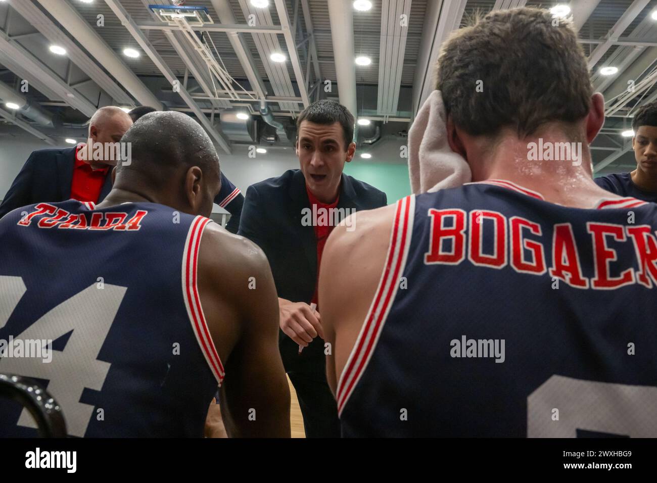 LEIDEN, PAESI BASSI - MARZO 30: Il capo-allenatore Alexandre Zampier del RSW Liege Basket Time Out durante il BNXT League Elite Gold match tra Zorg en Zeker Foto Stock