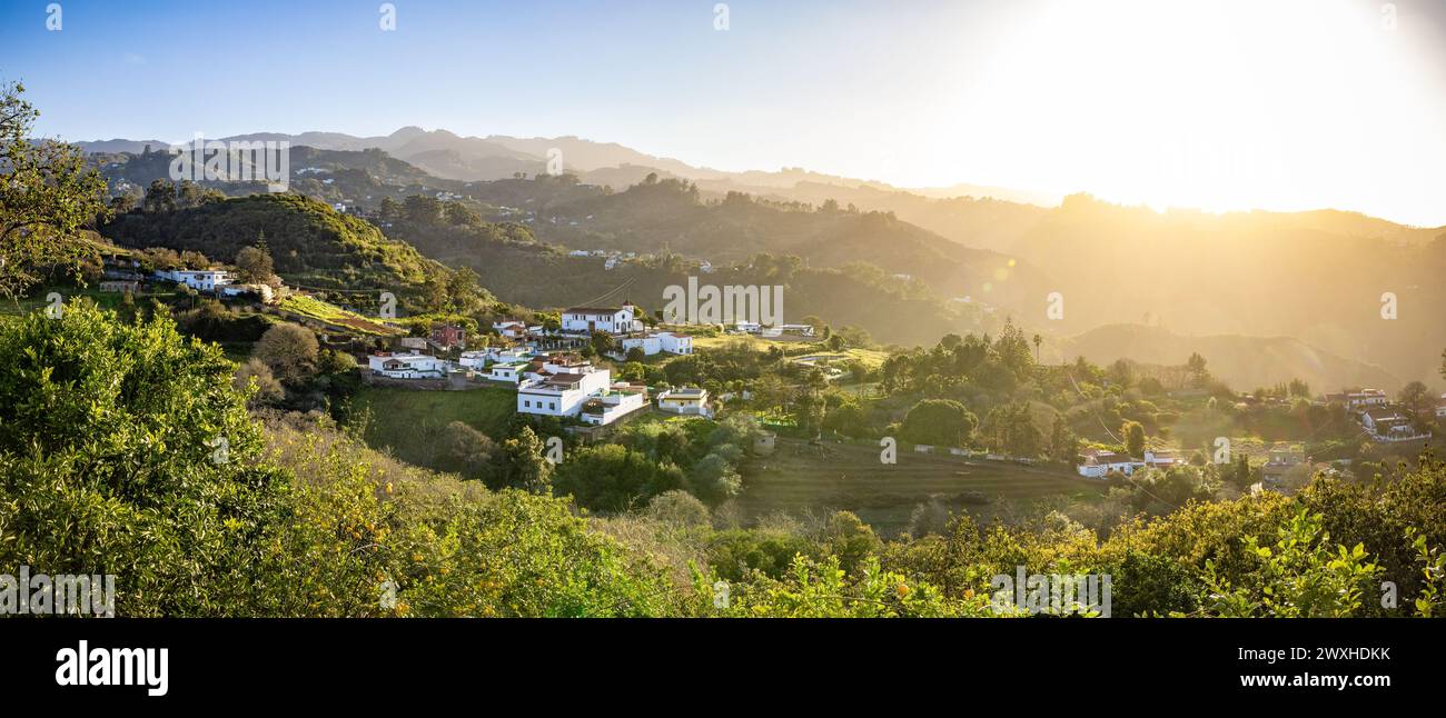 Tramonto e vista di El Zumacal e del canyon Barranco del Caserón nel nord dell'isola Gran Canaria, isole Canarie, Spagna. Foto Stock