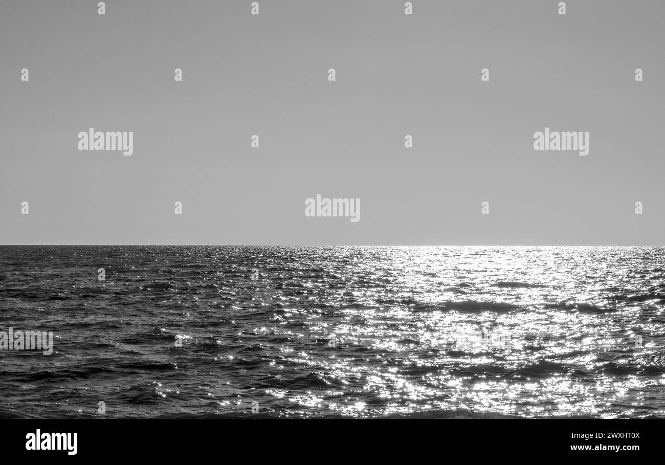 Le scene oceaniche in bianco e nero mostrano i dettagli. Foto Stock