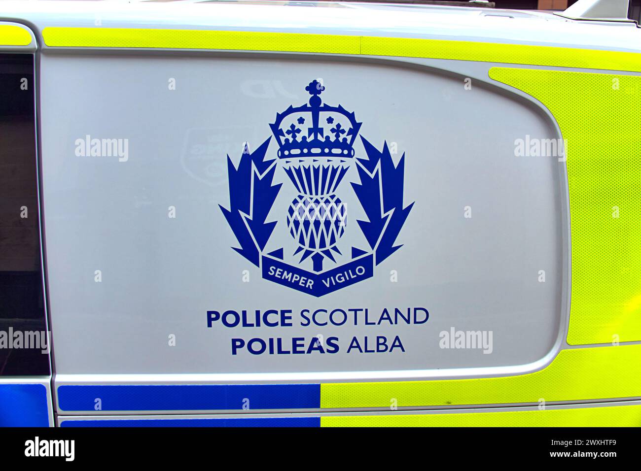 Glasgow, Scozia, Regno Unito. 31 marzo 2024: Meteo UK: La polizia si ferma e interroga gli unicylist elettrici sul miglio stile. Il tempo di sole previsto per la Pasqua nel centro della città è apparso con gente del posto e turisti per le strade della città. Credit Gerard Ferry/Alamy Live News Foto Stock Glasgow, Scozia, Regno Unito. 31 marzo 2024: Meteo UK: La polizia si ferma e interroga gli unicylist elettrici sul miglio stile. Il tempo di sole previsto per la Pasqua nel centro della città è apparso con gente del posto e turisti per le strade della città. Credit Gerard Ferry/Alamy Live News Foto Stock