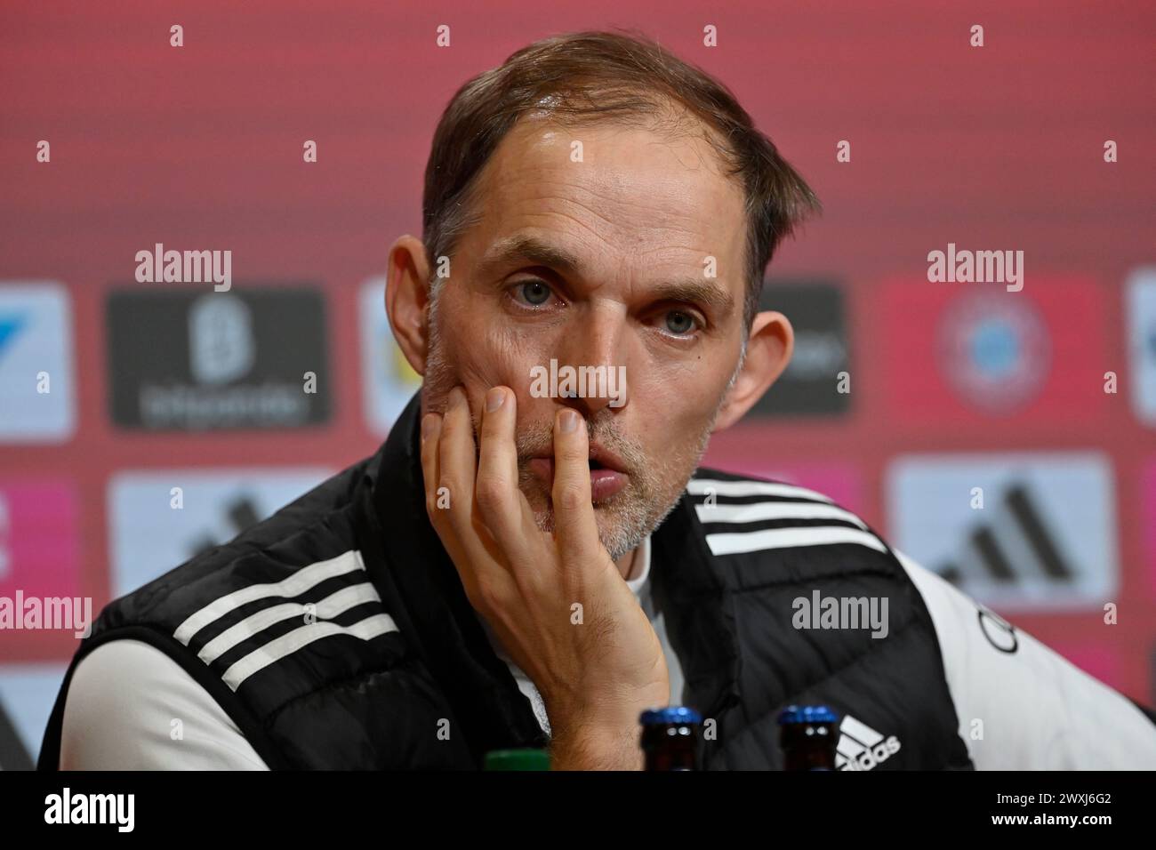 MONACO, Germania. , . Allenatore del FcBayern, allenatore, Thomas TUCHEL durante la partita di calcio della Bundesliga tra il Bayern Muenchen e il Borussia Dortmund, BVB, all'Allianz Arena di Monaco il 30. Marzo 2024, Germania. DFL, Fussball, 0:2 (foto e copyright @ Jerry ANDRE/ATP Images) (ANDRE Jerry/ATP/SPP) credito: SPP Sport Press Photo. /Alamy Live News Foto Stock