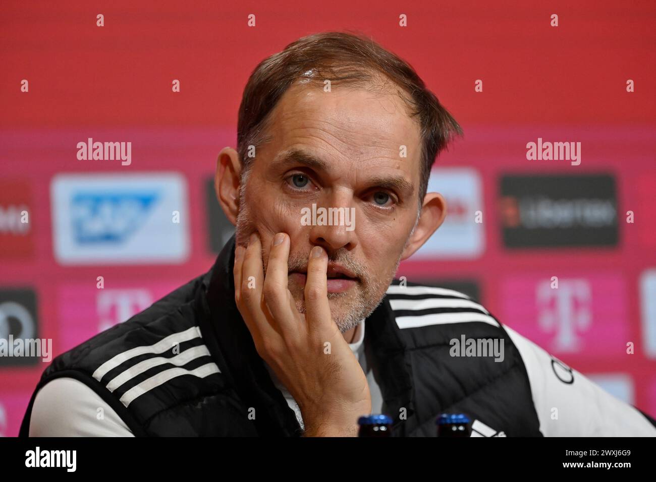 MONACO, Germania. , . Allenatore del FcBayern, allenatore, Thomas TUCHEL durante la partita di calcio della Bundesliga tra il Bayern Muenchen e il Borussia Dortmund, BVB, all'Allianz Arena di Monaco il 30. Marzo 2024, Germania. DFL, Fussball, 0:2 (foto e copyright @ Jerry ANDRE/ATP Images) (ANDRE Jerry/ATP/SPP) credito: SPP Sport Press Photo. /Alamy Live News Foto Stock