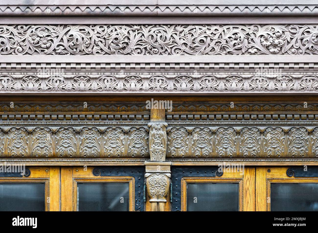 Elementi architettonici coloniali o dettagli nell'Old City Hall Building (1898), Toronto, Canada. Parte di una serie. Foto Stock