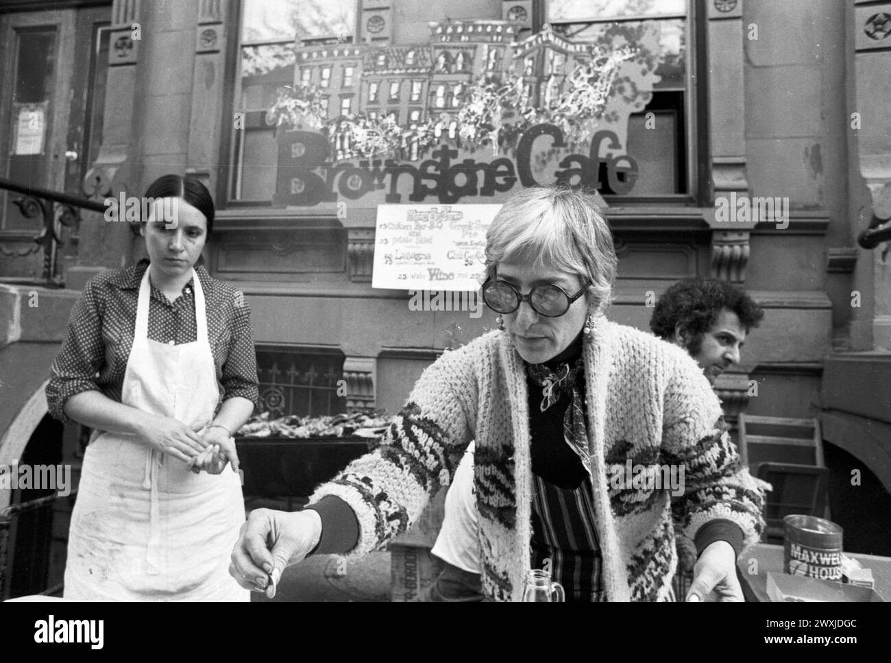 Evelyn Ortner, conservazionista di Brownstone, a un Block Party nel 1971. La posizione è Berkeley Place tra la 6a e la 7a Foto Stock