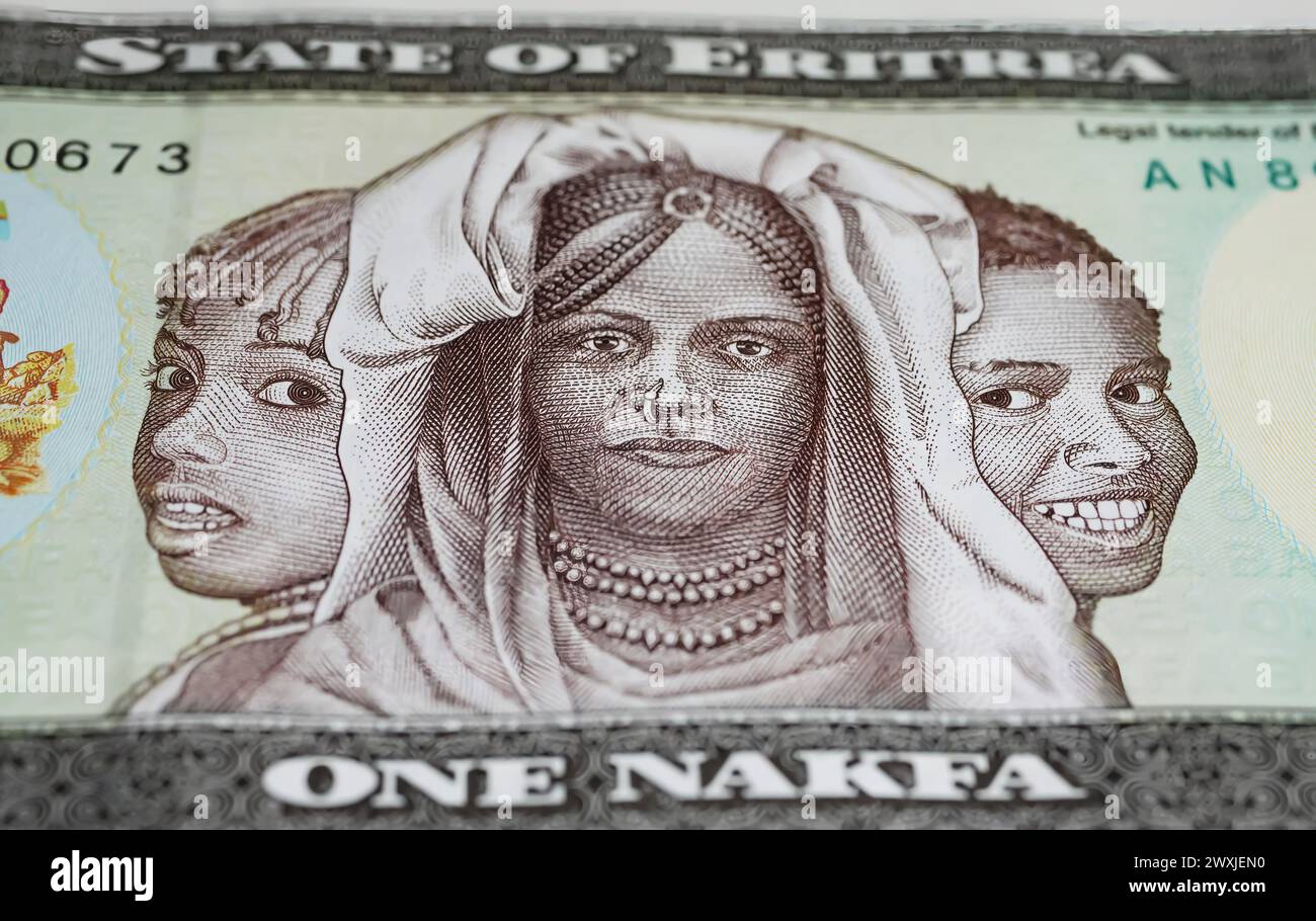 Bambini africani in Eritrea una banconota in valuta Nakfa (focalizzazione sul centro) Foto Stock