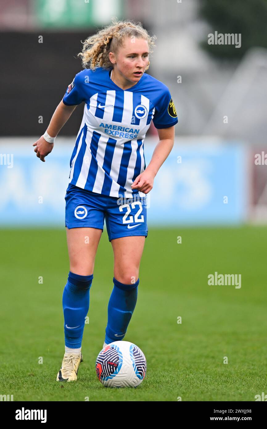 Dagenham, Kent, Regno Unito. Domenica 31 marzo 2024 Katie Robinson (22 Brighton) controlla la palla durante la partita di Barclays fa Women's Super League tra il West Ham United e Brighton e Hove Albion al Chigwell Construction Stadium, Dagenham, domenica 31 marzo 2024. (Foto: Kevin Hodgson | mi News) crediti: MI News & Sport /Alamy Live News Foto Stock