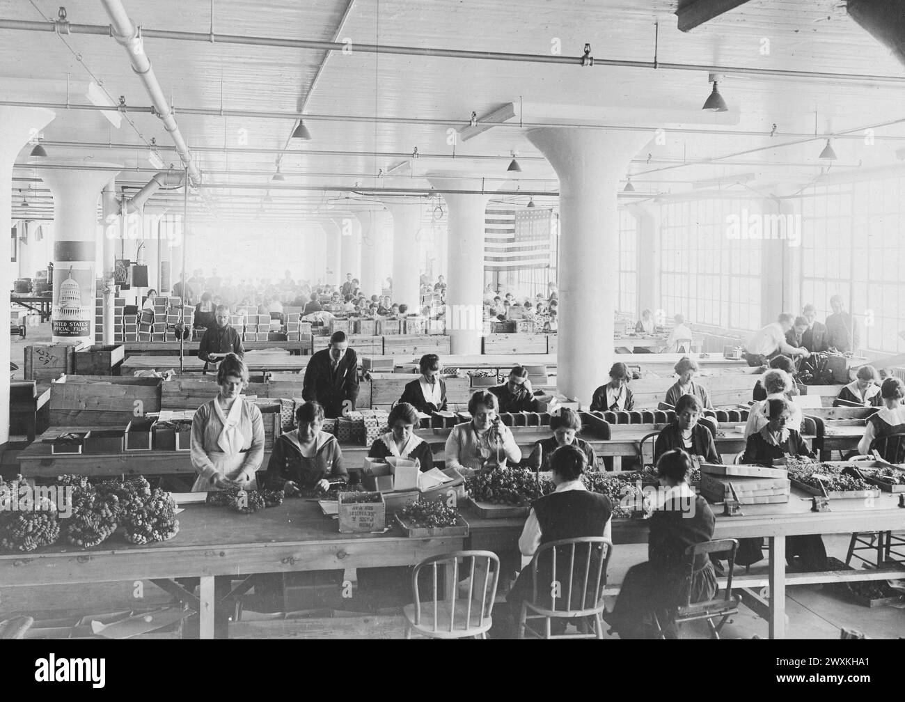 Produzione di maschere antigas presso il gas Defense Plant, Long Island City, New York CA. 1918 Foto Stock