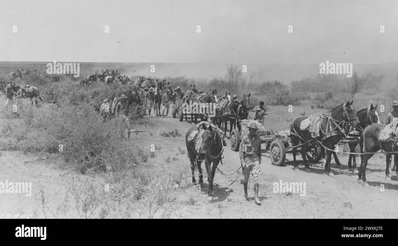 Cavalleria a cavallo in azione. Piedi Bliss, Texas CA. 1939 Foto Stock