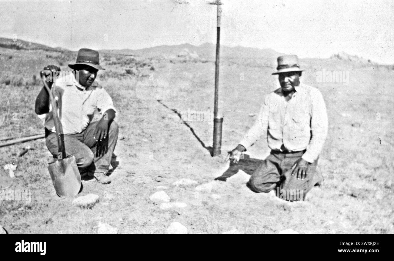 Riserva Los Coyotes: Fotografia di Marcus Segundo e Manuel Chapparosa all'Old Corner fondata nel 1855 circa 1936-1942 Foto Stock