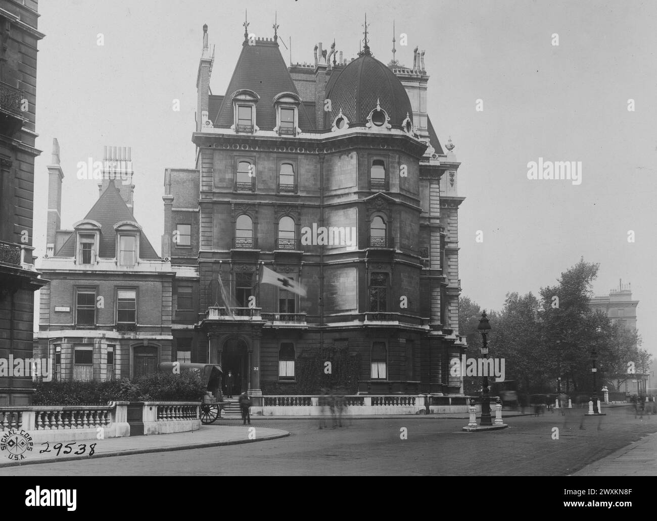 Sede della Croce Rossa americana in Inghilterra. Ebury Street e Grosvenor Gardens nel sud-ovest di Londra CA. 1918 Foto Stock