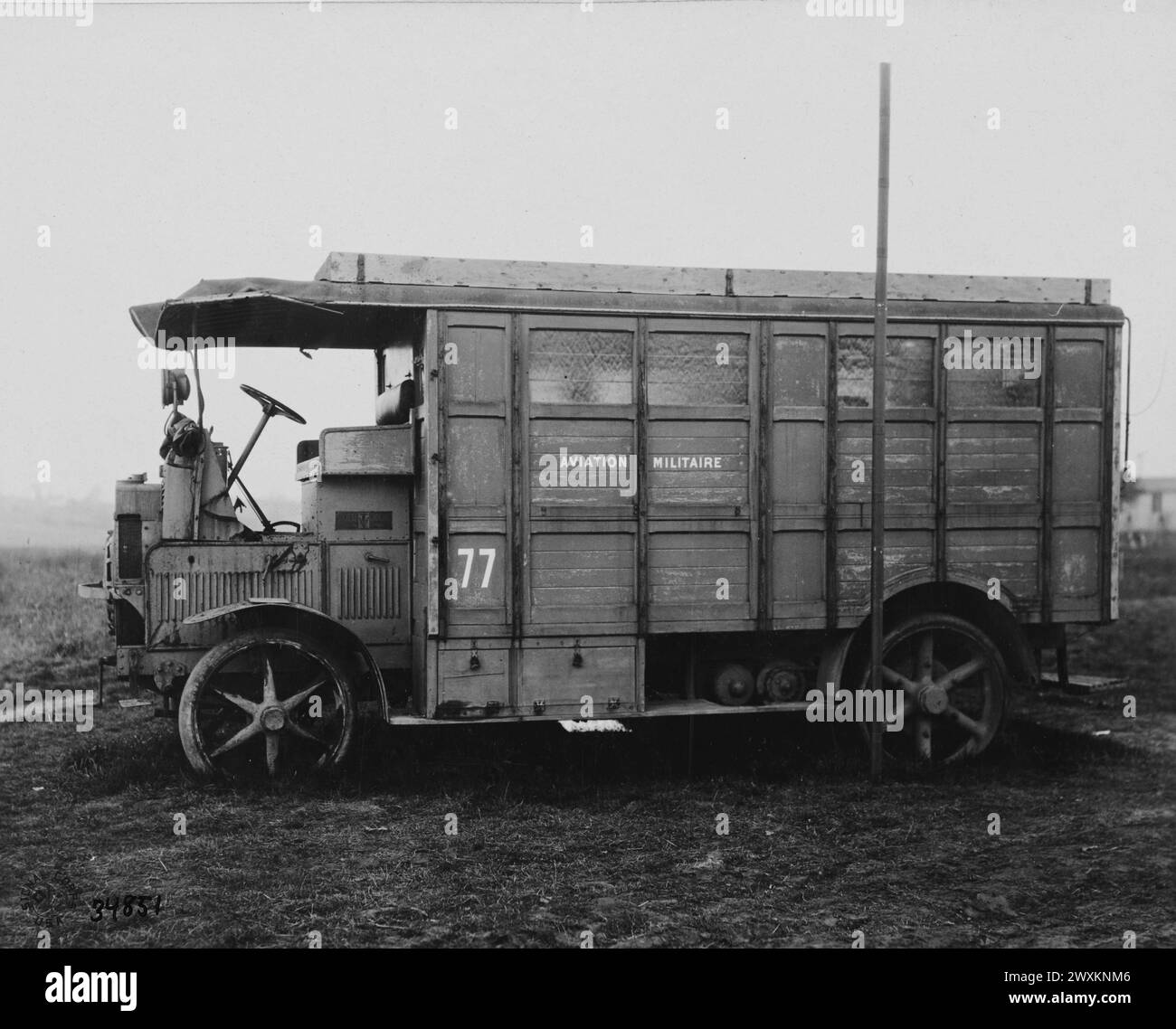 Primo piano di un camion radio Signal Corps vicino a Tours France CA. 1918 Foto Stock