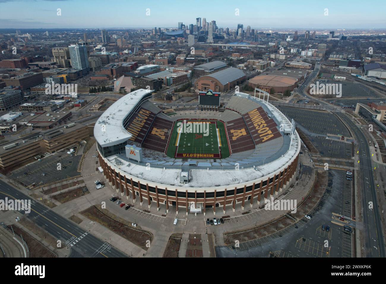 Una vista aerea generale dell'Huntington Bank Stadium nel campus dell'Università del Minnesota, sabato 2 aprile 2022, a Minneapolis. Foto Stock