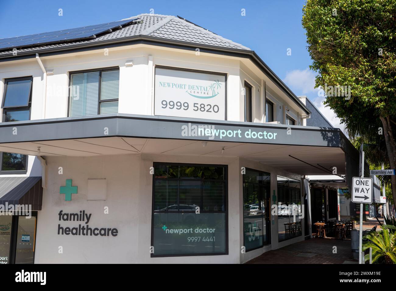 Australian Doctor GP chirurgia e studio dentistico combinato, per l'assistenza sanitaria di famiglia nel sobborgo di Sydney di Newport Beach, NSW, Australia Foto Stock