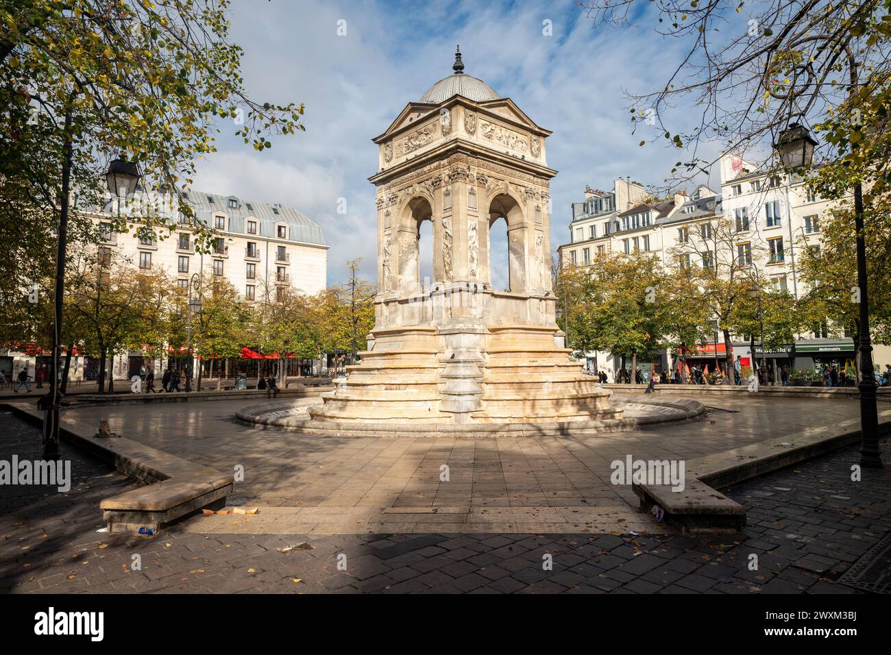 Fontana degli innocenti a Parigi, Francia Foto Stock