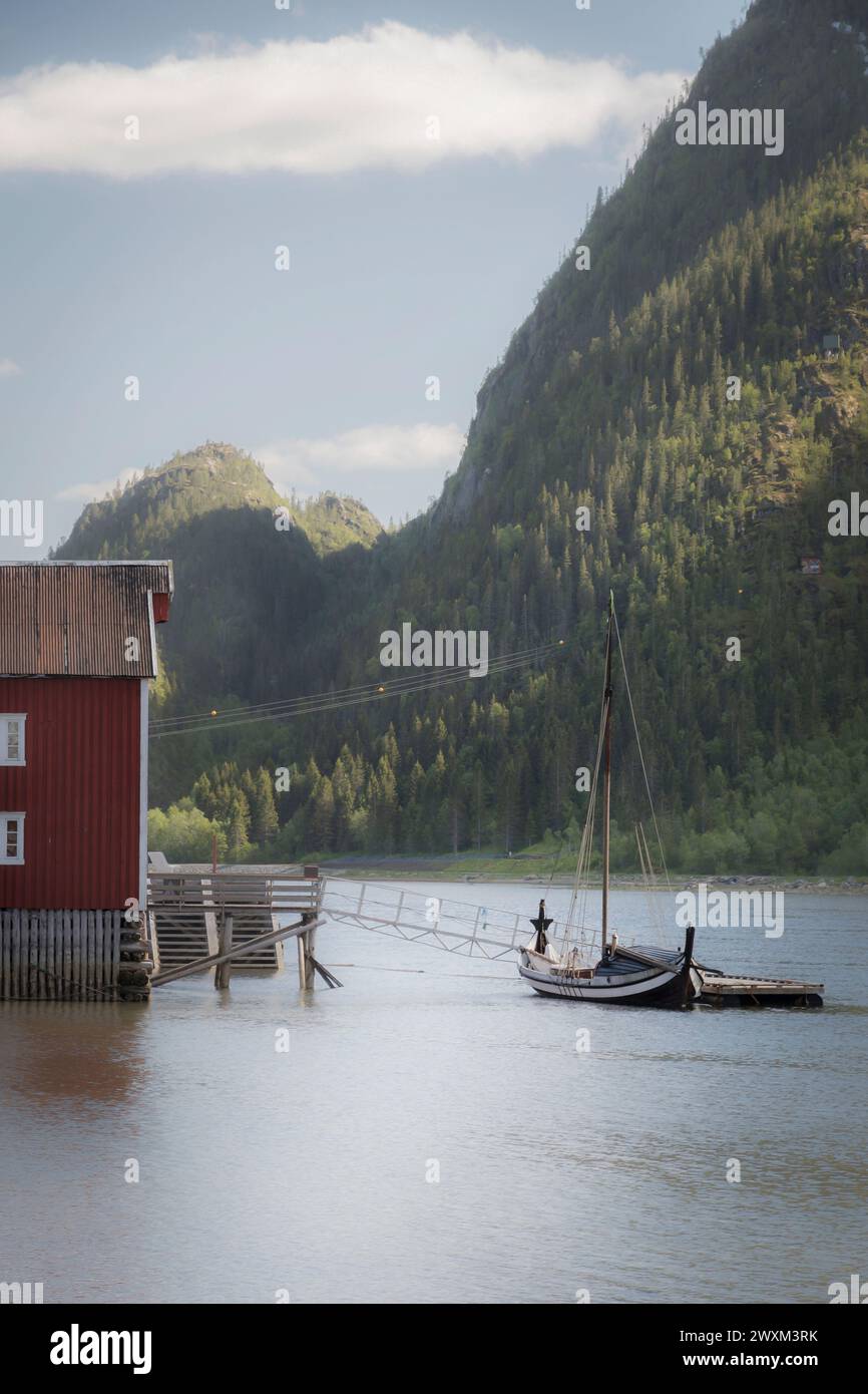 Bateau sur un fiordo Foto Stock