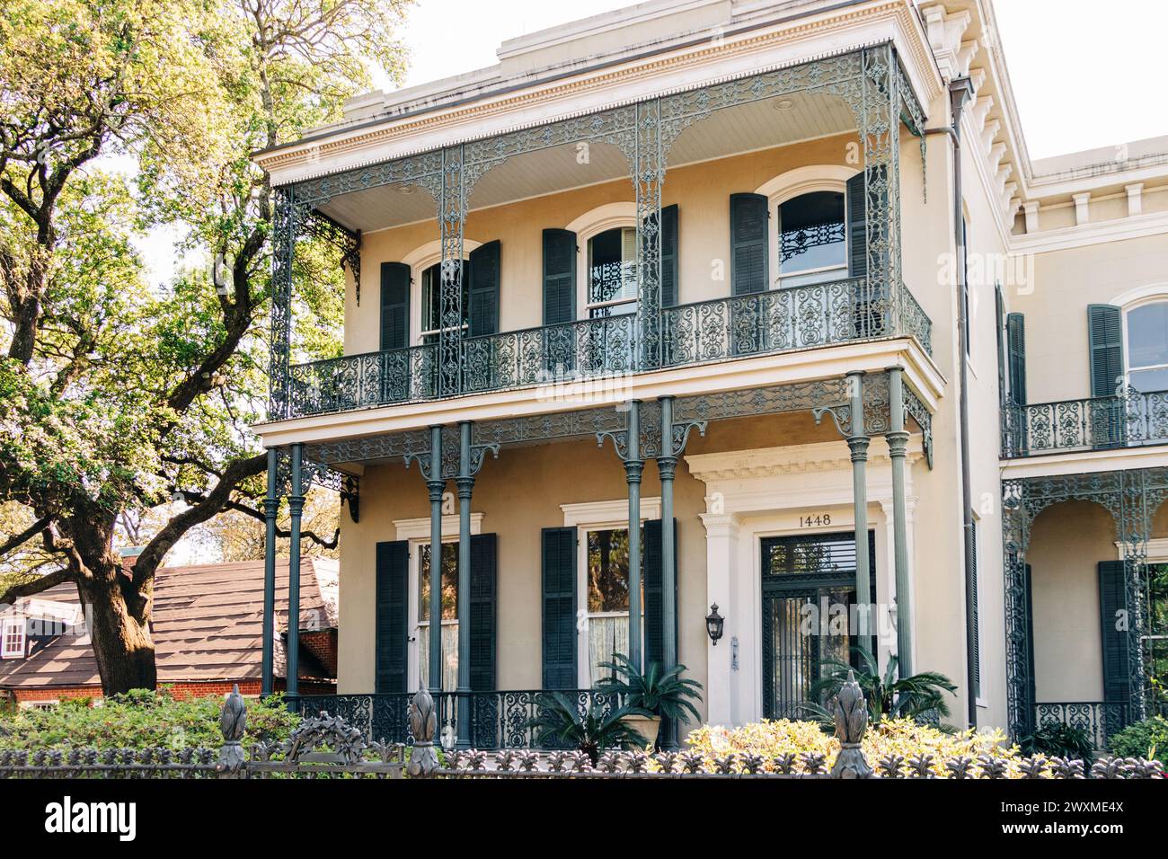 Facciata dell'edificio del Garden District, New Orleans Foto Stock