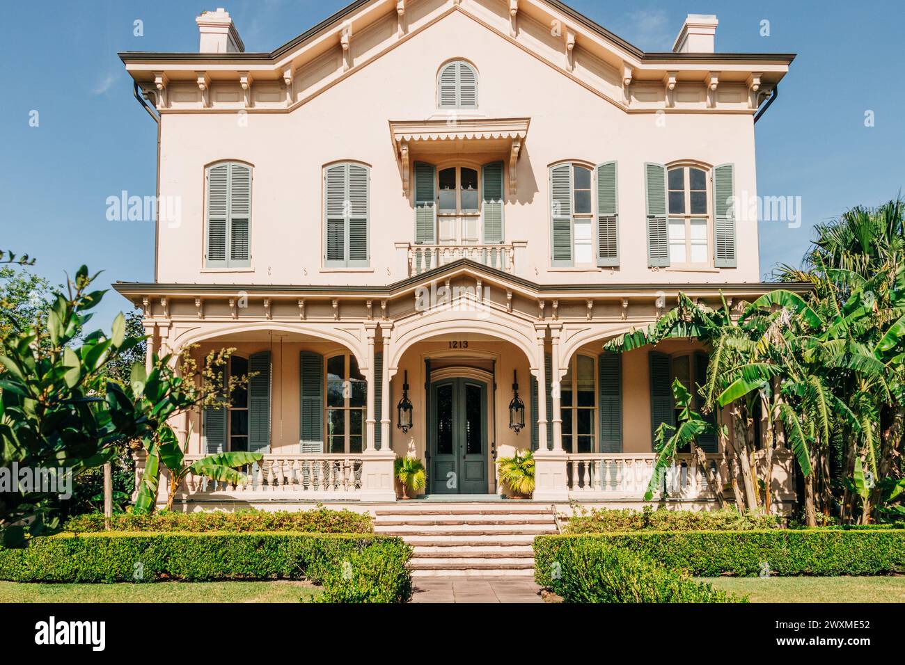 Facciata dell'edificio del Garden District, New Orleans Foto Stock