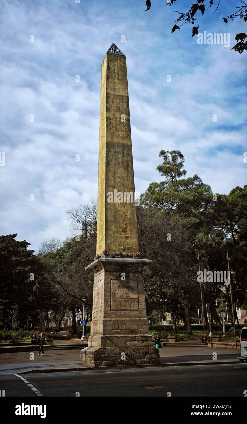 Hyde Park Obelisco visto da Bathurst Street - costruito come una fogna, un semplice albero in muratura modellato sull'ago di Cleopatra Foto Stock