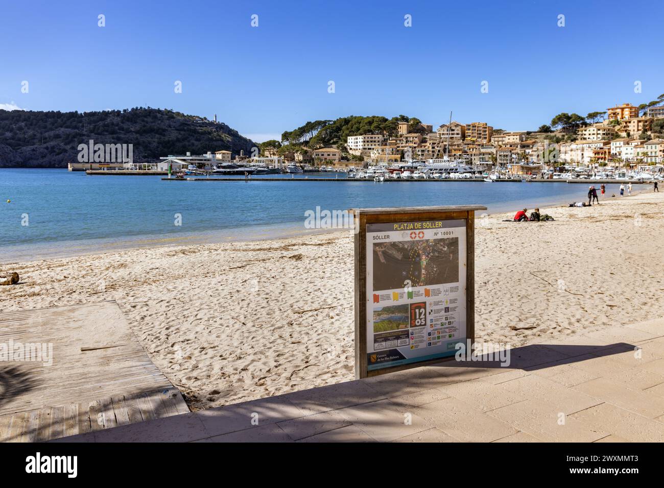 Cartello Platja de Soller sulla spiaggia di Port de Soller a Maiorca, Spagna Foto Stock