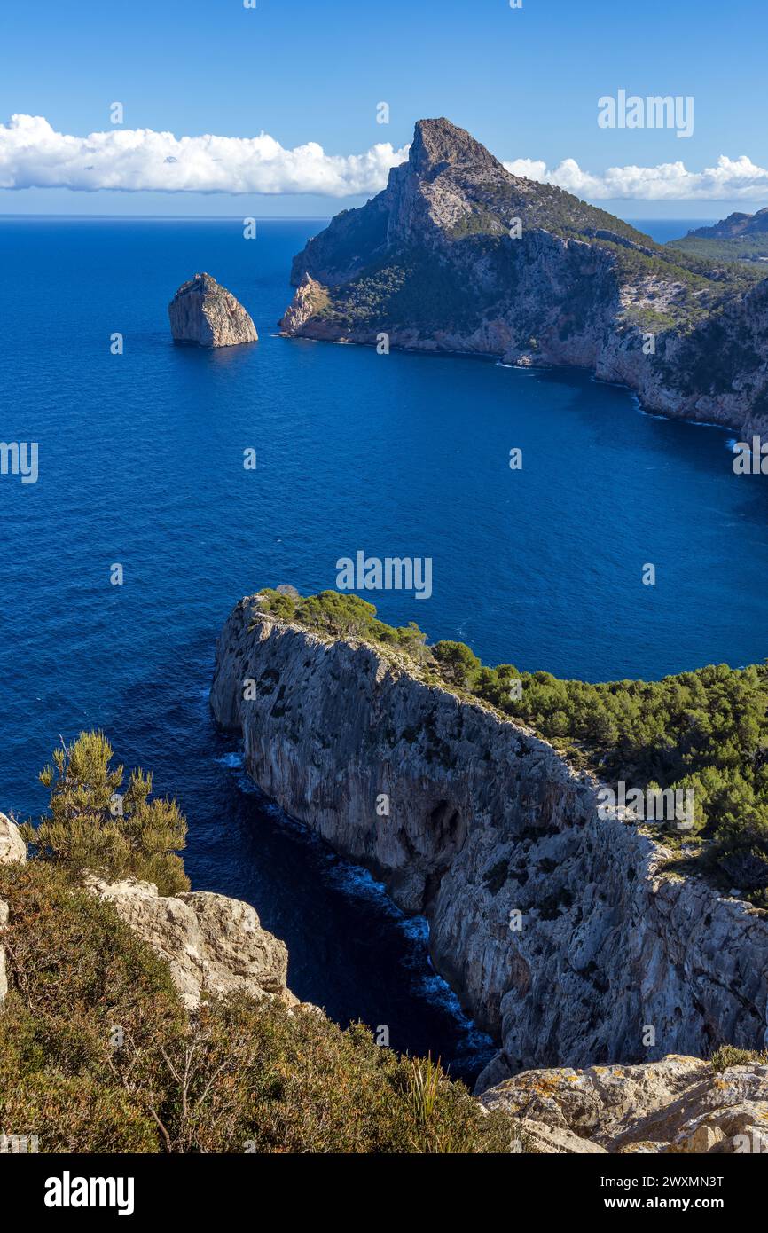 Vista dal famoso punto panoramico di Mirador de El Colomer, Maiorca, Isole Baleari Foto Stock