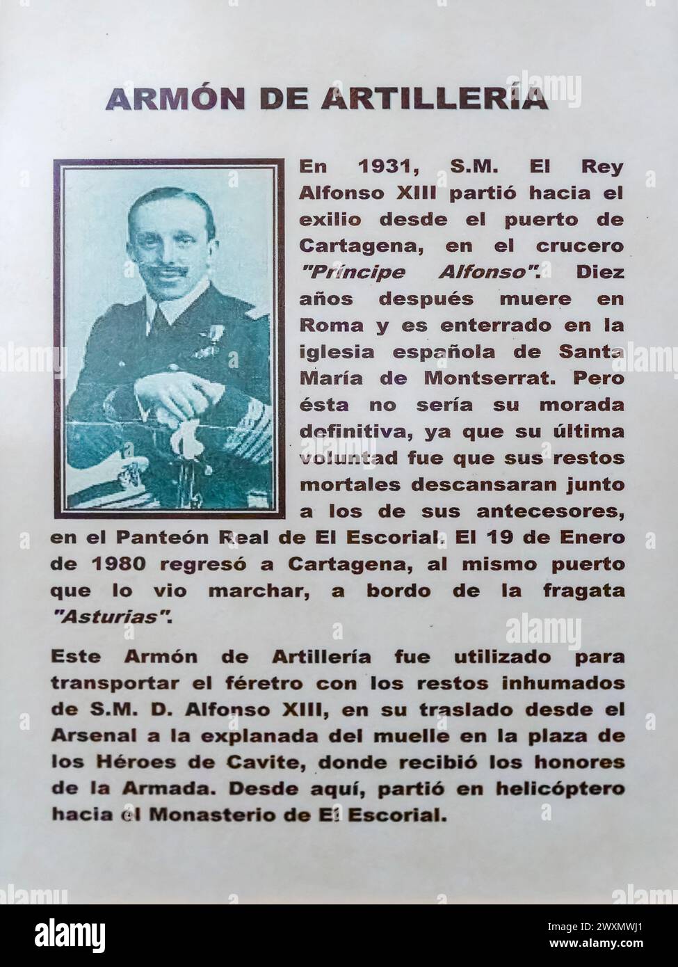 Foto e testo dell'artiglieria armon dove sono stati portati i resti del re spagnolo Alfonso xiii dal porto di Cartagena al palazzo dell'Escorial. Foto Stock