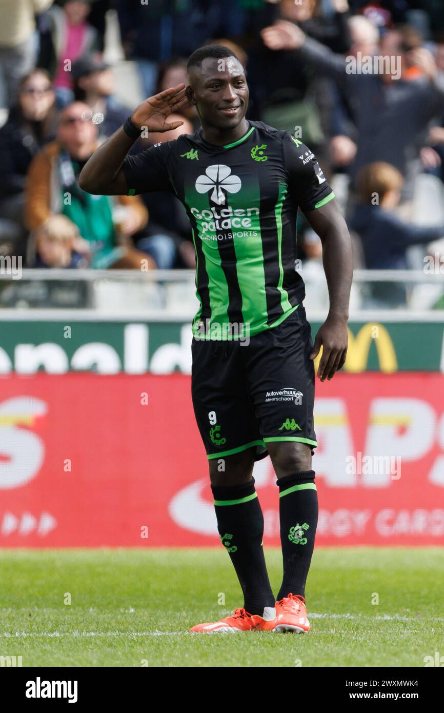 Brugge, Belgio. 1 aprile 2024. Kevin Denkey di Cercle festeggia dopo aver segnato durante una partita di calcio tra Cercle Brugge KSV e Club Brugge KV, lunedì 01 aprile 2024 a Brugge, il giorno 1 (su 10) dei play-off dei campioni della prima divisione del campionato belga "Jupiler Pro League" 2023-2024. BELGA FOTO KURT DESPLENTER credito: Belga News Agency/Alamy Live News Foto Stock