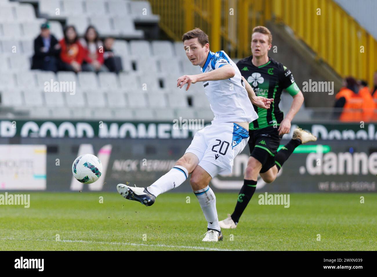 Brugge, Belgio. 1 aprile 2024. Hans Vanaken del Club raffigurato in azione durante una partita di calcio tra Cercle Brugge KSV e Club Brugge KV, lunedì 01 aprile 2024 a Brugge, il giorno 1 (su 10) dei play-off dei campioni della prima divisione del campionato belga "Jupiler Pro League" 2023-2024. BELGA FOTO KURT DESPLENTER credito: Belga News Agency/Alamy Live News Foto Stock