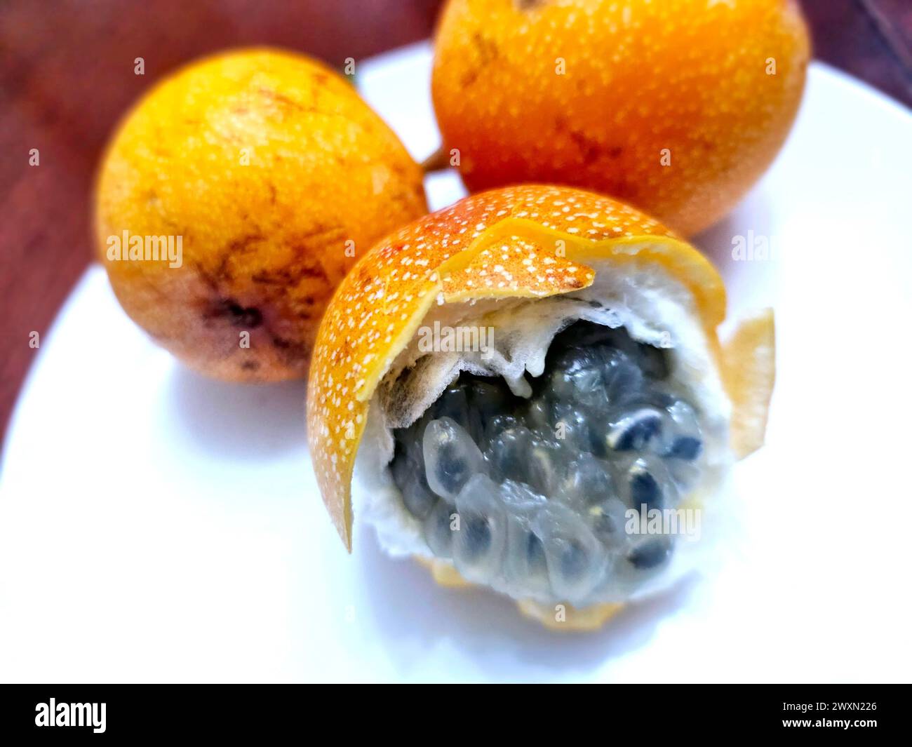 Granadilla (Passifora ligularis) dall'Amazzonia peruviana Foto Stock