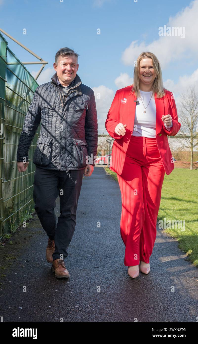 Il ministro ombra del Partito laburista Jonathan Ashworth ha fatto una campagna con il PPC per Ashfield Rhea Keehn. Foto Stock