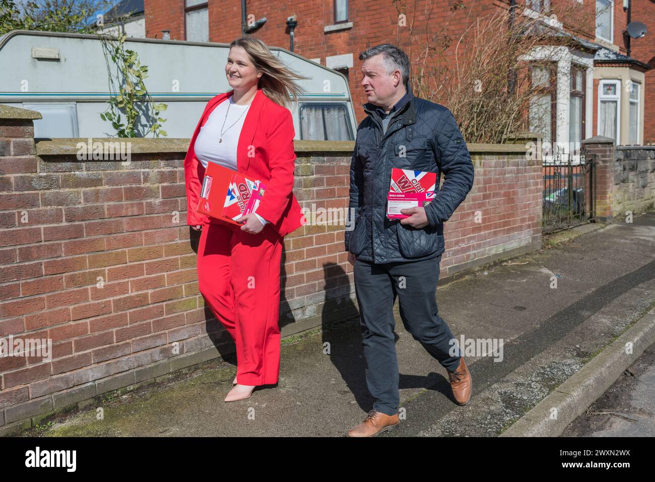 Il ministro ombra del Partito laburista Jonathan Ashworth ha fatto una campagna con il PPC per Ashfield Rhea Keehn. Foto Stock