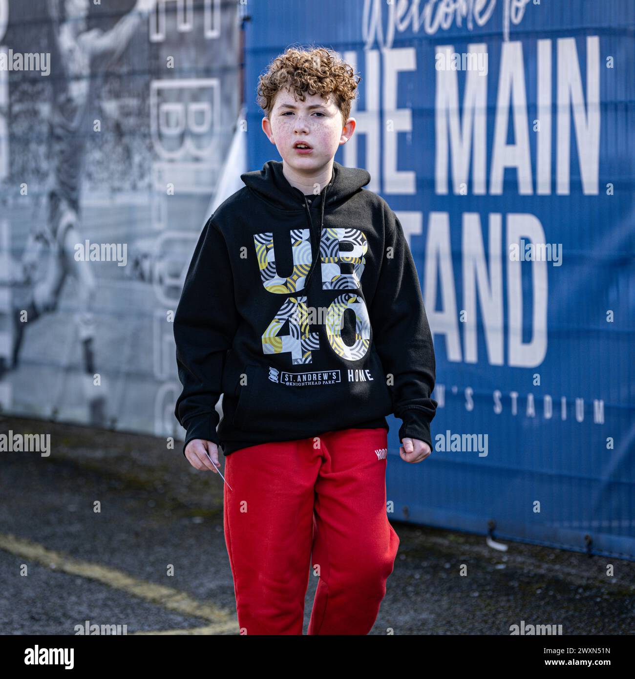 Birmingham, Regno Unito. 1 aprile 2024; St Andrews, Birmingham, West Midlands, Inghilterra; EFL Championship Football, Birmingham City contro Preston North End; Un tifoso è pronto per la partita e il concerto Credit: Action Plus Sports Images/Alamy Live News Foto Stock