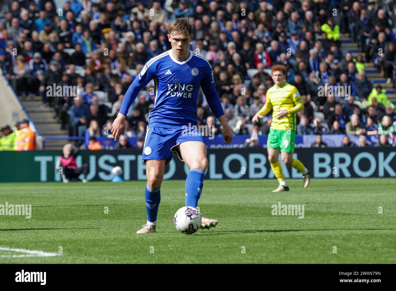 Leicester lunedì 1 aprile 2024. Callum Doyle di Leicester City durante la seconda metà della partita del Campionato Sky Bet tra Leicester City e Norwich City al King Power Stadium di Leicester lunedì 1 aprile 2024. (Foto: John Cripps | mi News) crediti: MI News & Sport /Alamy Live News Foto Stock