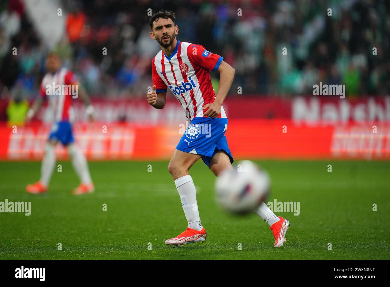 Ivan Martin del Girona FC durante la partita della Liga EA Sports tra il Girona FC e il Real Betis giocata al Montilivi Stadium il 31 marzo 2024 a Girona, in Spagna. (Foto di Bagu Blanco / PRESSINPHOTO) Foto Stock
