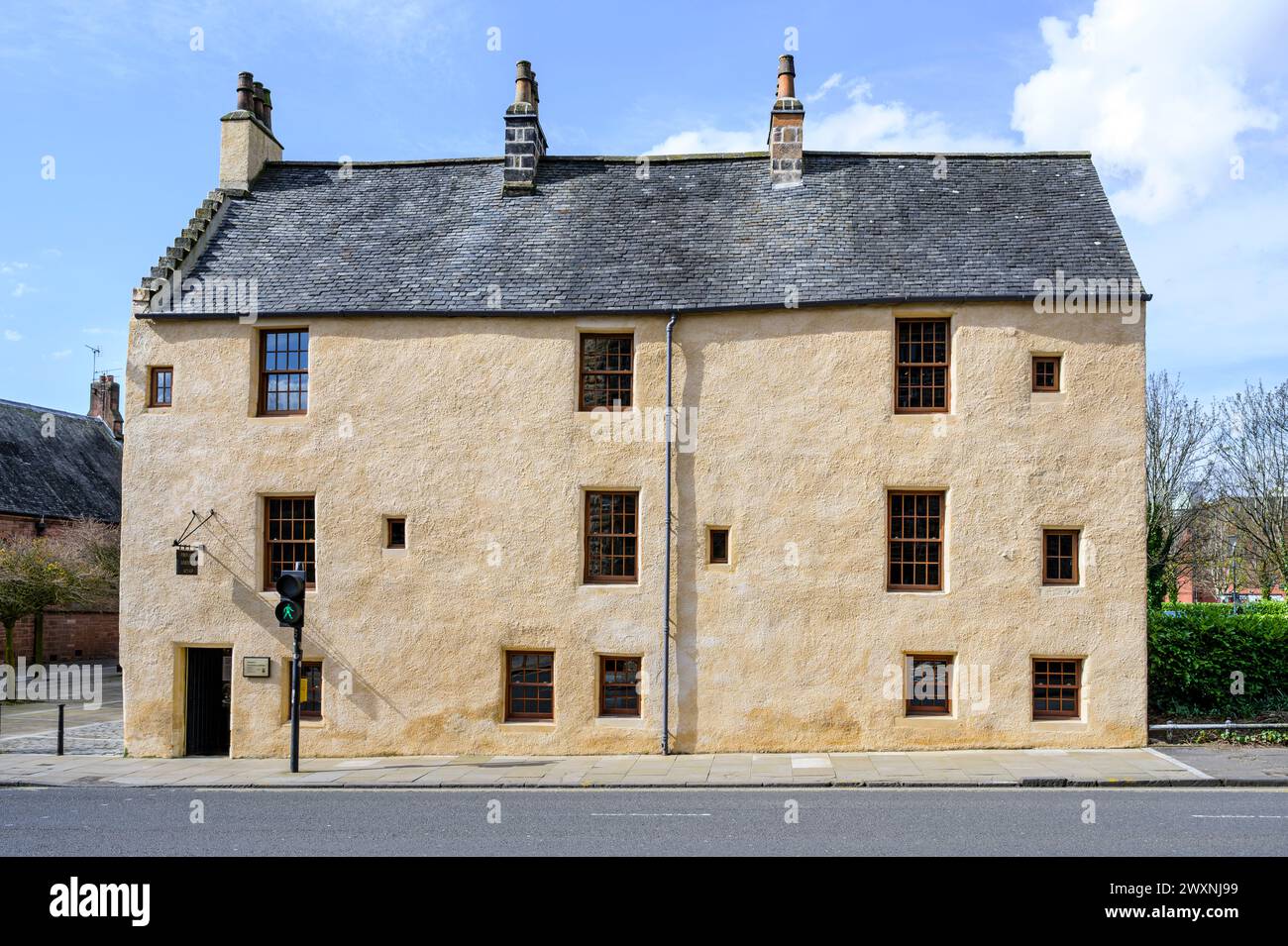 La signoria restaurata di Provand, la più antica casa sopravvissuta a Glasgow, costruita nel 1471 su Castle Street, Scozia, Regno Unito, Europa Foto Stock