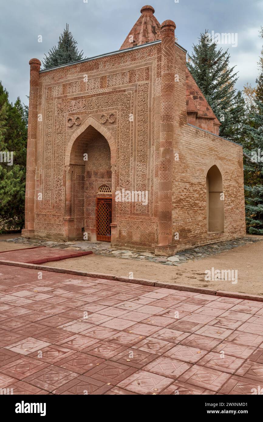 Manas kumboz, presunto luogo di sepoltura dell'eroe eponimo di Manas, 1334, Manas Ordo, regione di Talas, Kirghizistan Foto Stock
