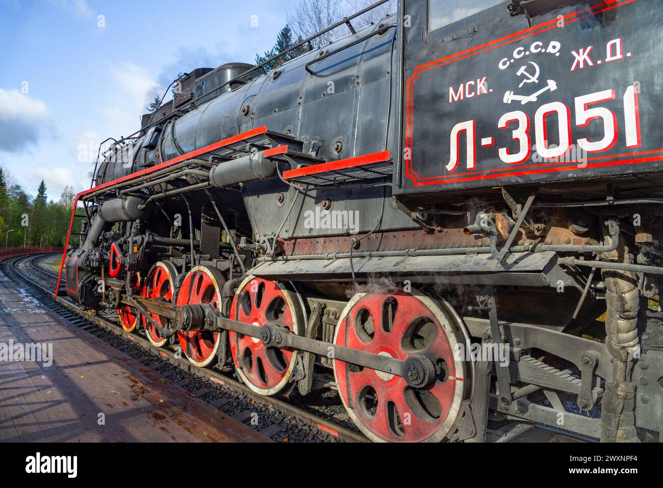 RUSKEALA, RUSSIA - 09 OTTOBRE 2022: Frammento di un treno retrò sovietico, Ruskeala Foto Stock