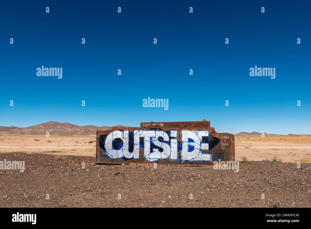 Vagone ferroviario nel cimitero dei treni del deserto ad alta quota, Uyuni, Bolivia. Foto Stock