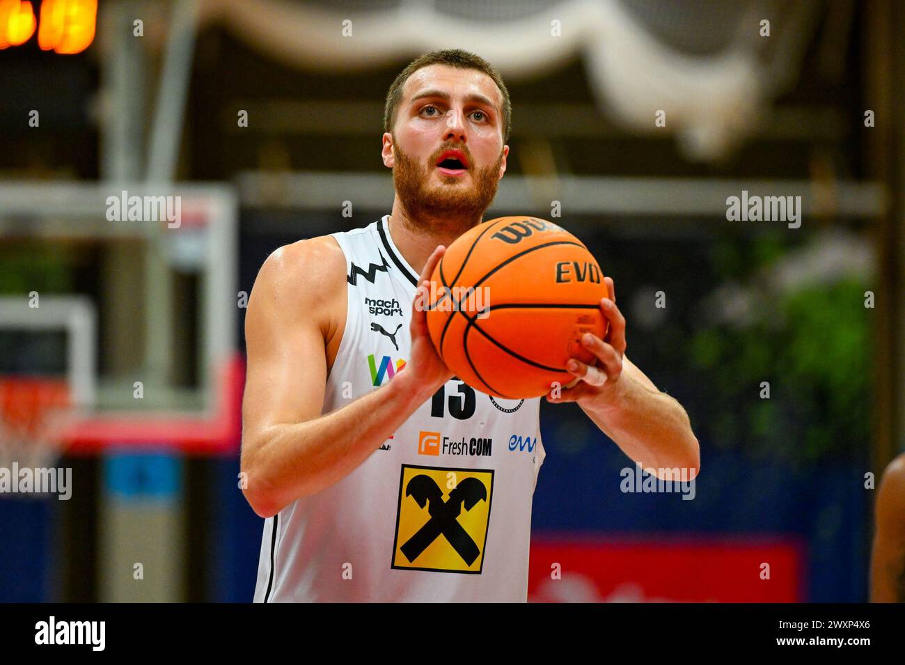 01.04.2024, Raiffeisen Arena Wels, AUT, BSL, Flyers Wels vs Basket Swans Gmunden, im Bild raggi Caisin (Flyers) .// BSL, partita di Basketball Super League tra Flyers Wels e Gmunden Swans, Austria il 2024/04/01 - 20240401 PD5157 Foto Stock